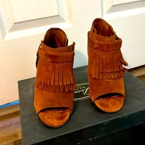 Delman booties size 7 in Teak Suede